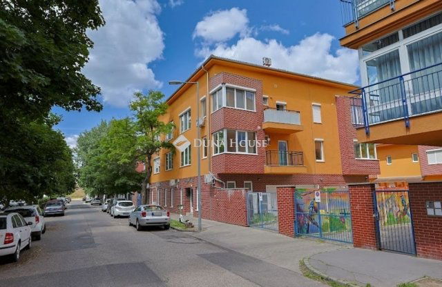 Eladó téglalakás, Budapesten, X. kerületben 73.8 M Ft, 3 szobás
