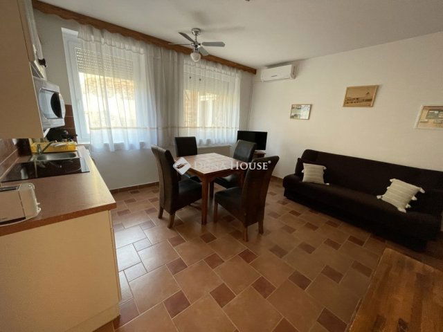 Eladó nyaraló, Sárváron 325 M Ft, 13 szobás