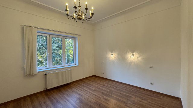 Eladó családi ház, Budapesten, X. kerületben 265 M Ft, 7 szobás