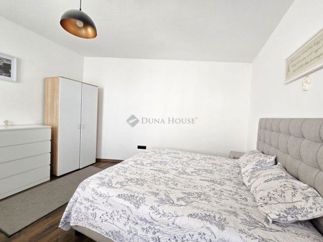 Eladó téglalakás, Pécsett 84.9 M Ft, 3 szobás