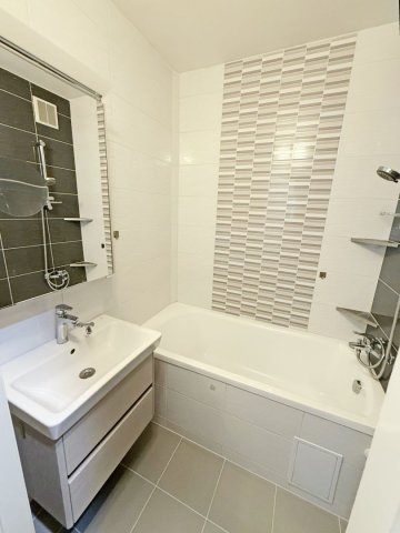 Eladó panellakás, Debrecenben 61.9 M Ft, 3 szobás