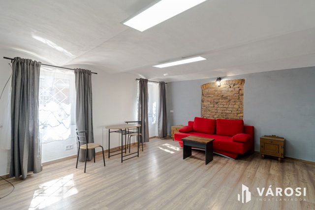 Kiadó téglalakás, albérlet, Szegeden 130 E Ft / hó, 1 szobás