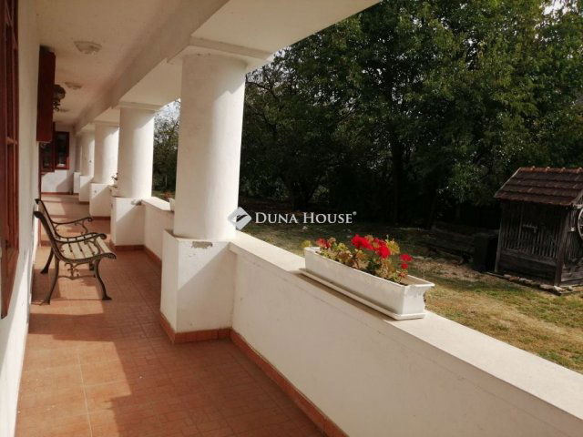 Eladó családi ház, Bakonybánkon 45.6 M Ft, 2 szobás