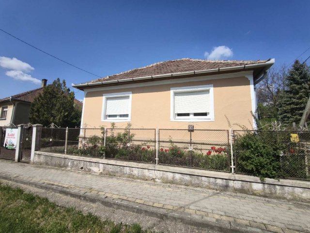 Eladó családi ház, Hangácson 13.9 M Ft, 2 szobás