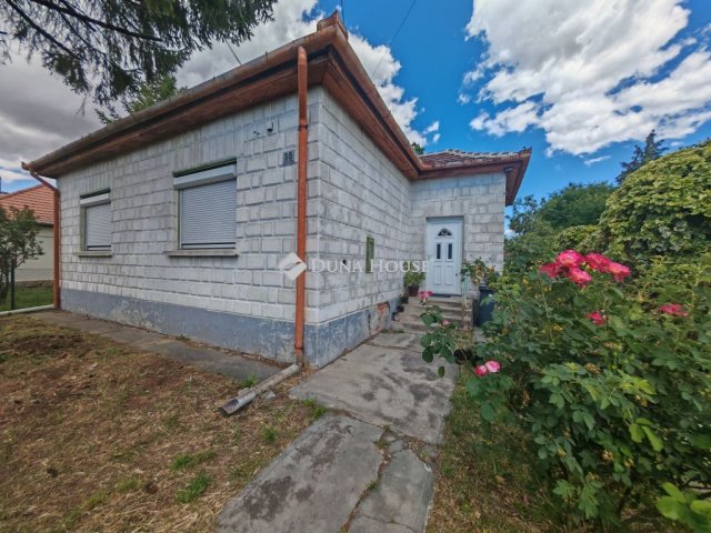 Eladó családi ház, Szolnokon, Tégla utcában 31.9 M Ft, 3 szobás