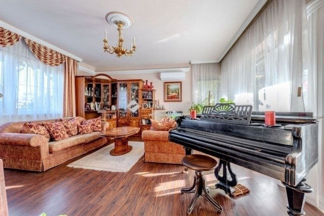 Eladó családi ház, Veresegyházon 157 M Ft, 6 szobás