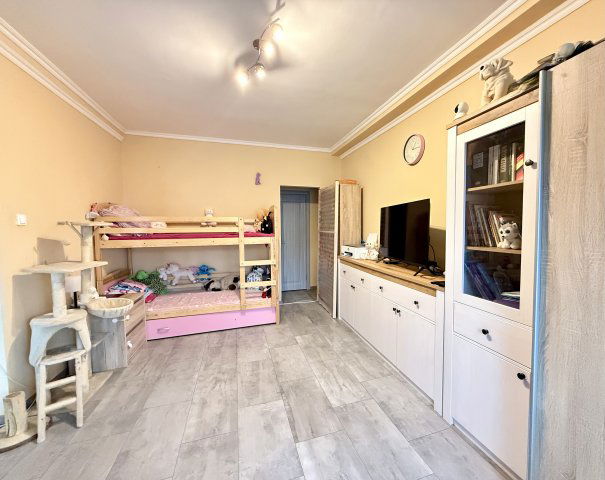 Eladó panellakás, Pécsett, Esztergár Lajos utcában 63.5 M Ft