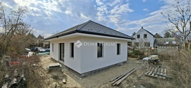 Eladó családi ház, Gödön 109.9 M Ft, 4 szobás