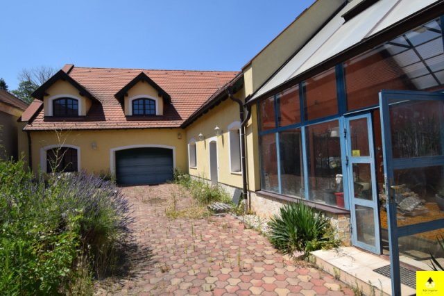 Eladó családi ház, Sopronban 120 M Ft, 3 szobás