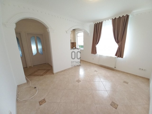 Kiadó téglalakás, albérlet, Debrecenben 240 E Ft / hó, 3 szobás