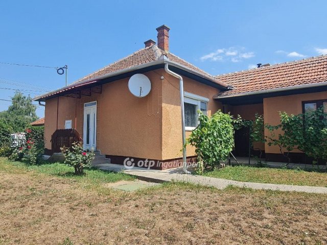 Eladó családi ház, Tiszacsegén 25.9 M Ft, 2 szobás