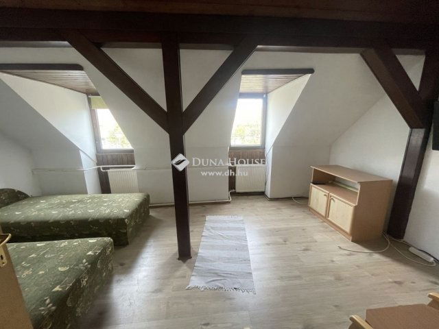 Eladó családi ház, Budaörsön 319 M Ft, 9 szobás