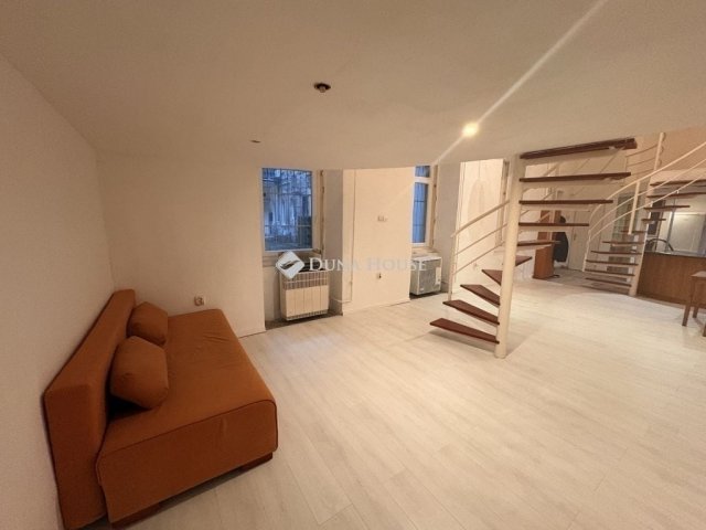 Eladó téglalakás, Budapesten, VI. kerületben 77.9 M Ft, 1 szobás