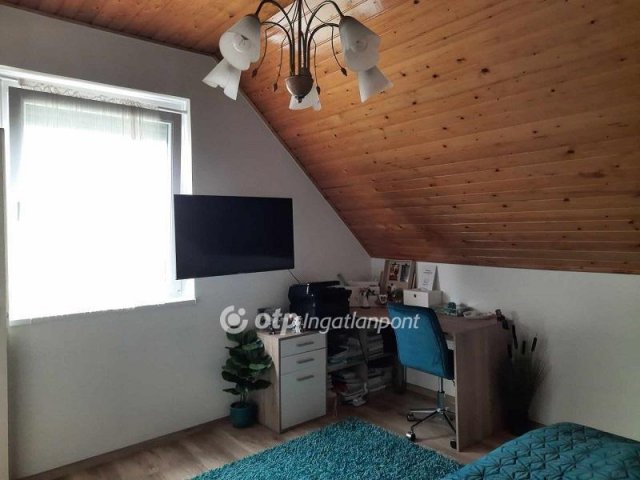 Eladó családi ház, Vonyarcvashegyen 178 M Ft, 11+2 szobás