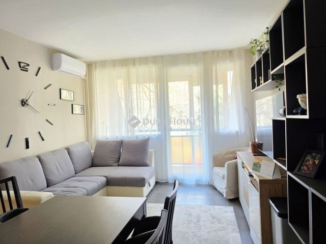 Eladó panellakás, Pécsett 59.9 M Ft, 4 szobás