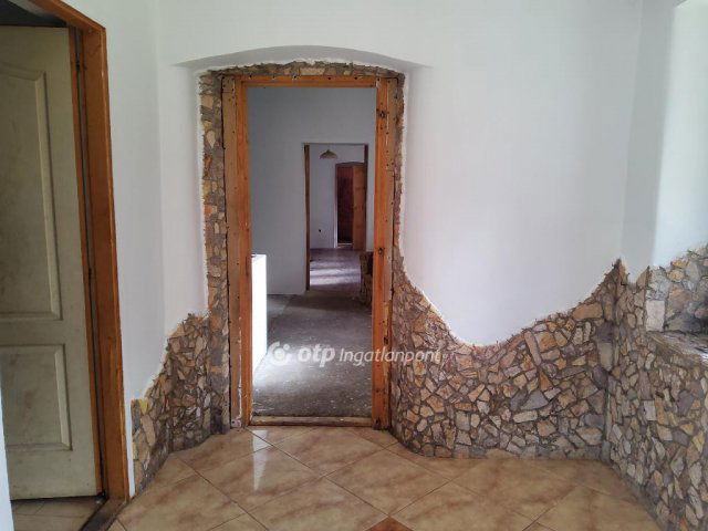 Eladó családi ház, Lőrinciben 25 M Ft, 3+1 szobás