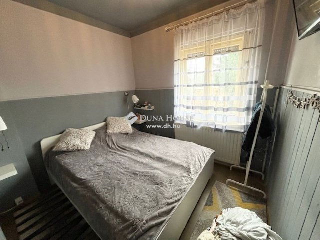 Eladó családi ház, Mogyoródon 136.5 M Ft, 10 szobás