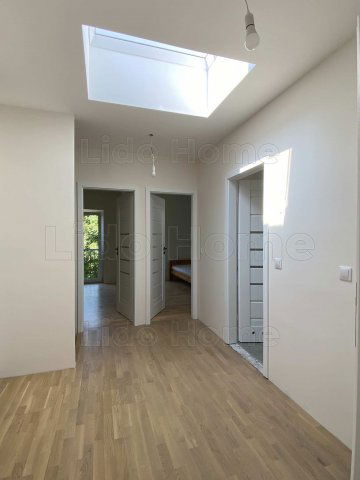 Eladó családi ház, Siófokon 159.99 M Ft, 10 szobás