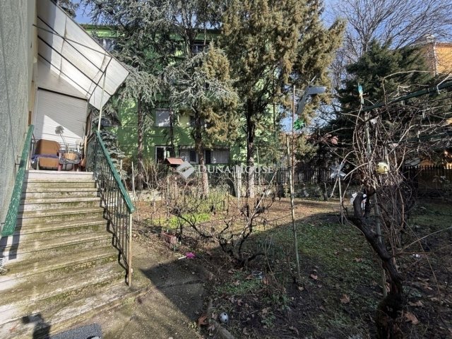 Eladó családi ház, Pécsett 79.9 M Ft, 5 szobás