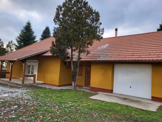 Eladó családi ház, Kadarkúton 43.5 M Ft, 2 szobás
