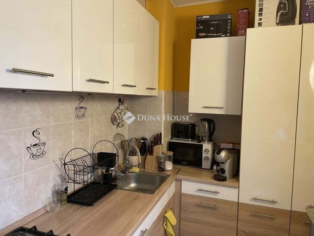 Eladó panellakás, Pécsett 54.99 M Ft, 2 szobás