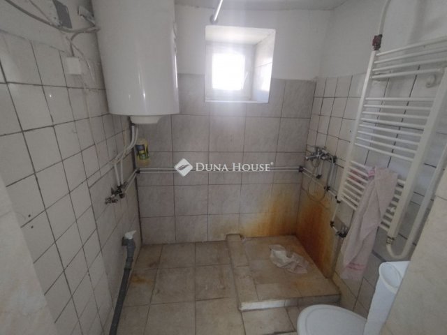 Eladó családi ház, Neszmélyen, Petőfi Sándor utcában 9.99 M Ft