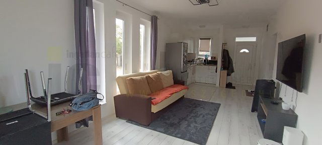 Eladó családi ház, Zsombón 59.5 M Ft, 1+2 szobás