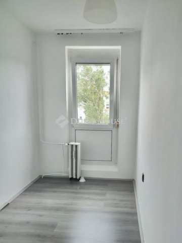 Kiadó panellakás, albérlet, Pécsett 140 E Ft / hó, 3 szobás