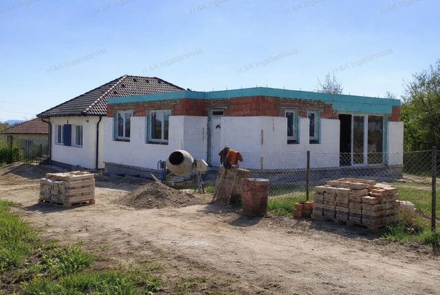 Eladó családi ház, Vácon 104.9 M Ft, 4 szobás