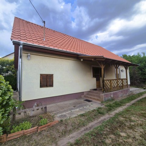 Eladó családi ház, Kecskeméten 69.9 M Ft, 3 szobás