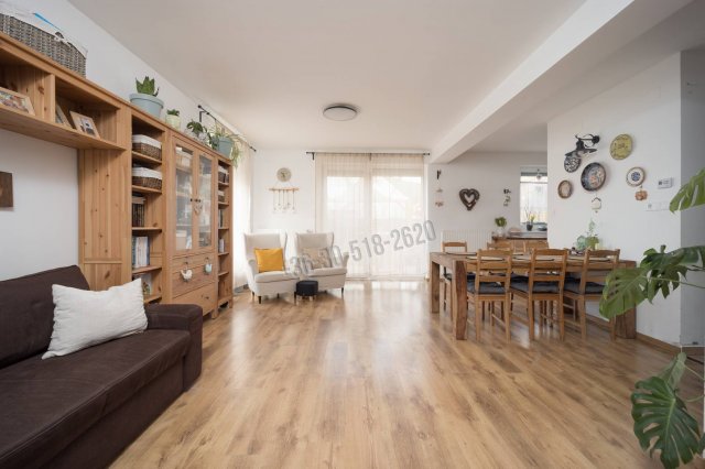 Eladó téglalakás, Vácon 98.9 M Ft, 4 szobás