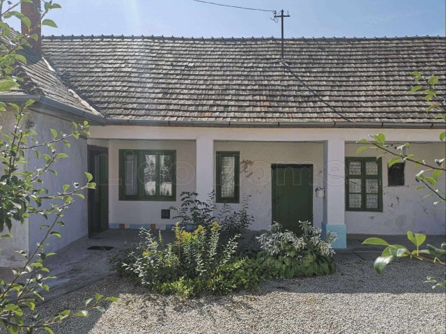 Eladó családi ház, Bágyogszováton 27 M Ft, 4 szobás