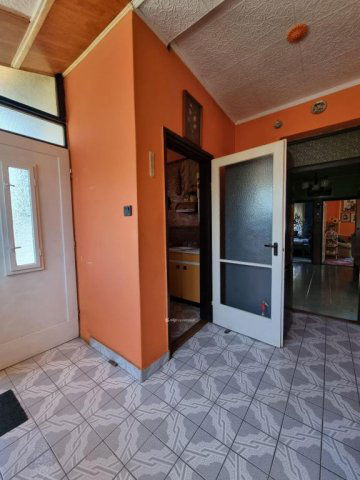 Eladó családi ház, Pápán 46.9 M Ft, 2+2 szobás