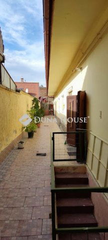 Eladó ikerház, Gyöngyösön, Rózsa utcában 76 M Ft, 5 szobás