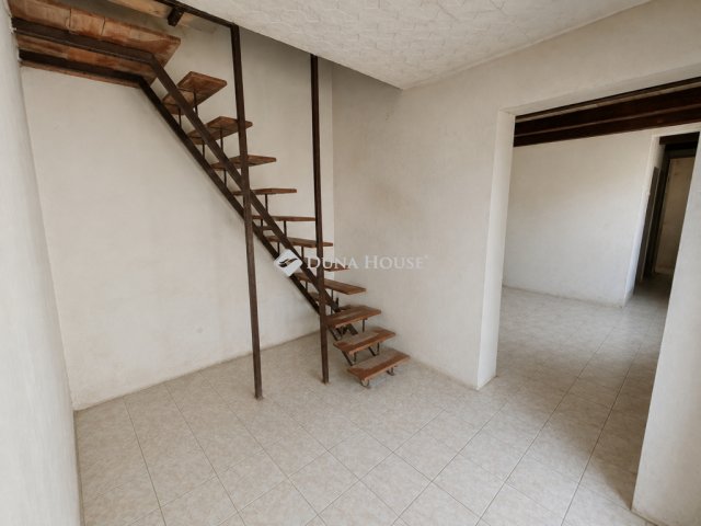 Eladó családi ház, Dorogon 59.9 M Ft, 7 szobás