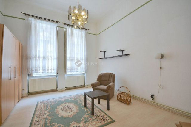 Eladó téglalakás, Budapesten, VIII. kerületben, Berzsenyi utcában