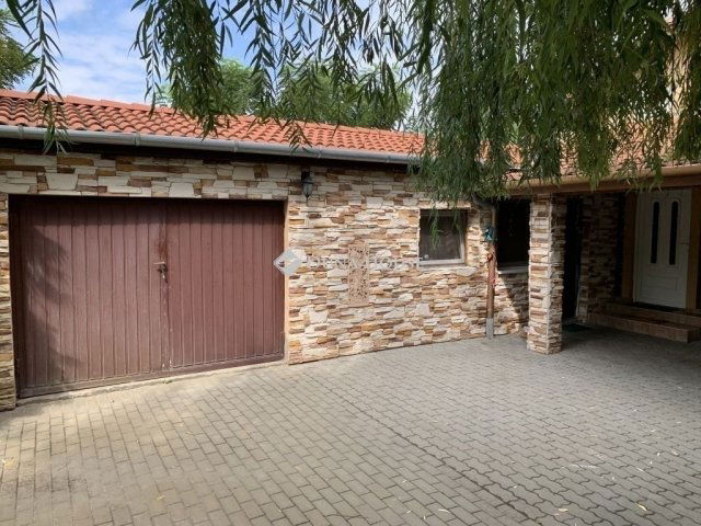 Eladó családi ház, Örkényen 59.9 M Ft, 4 szobás