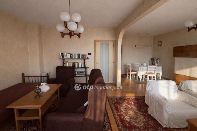 Eladó családi ház, Egerben 116 M Ft, 7 szobás