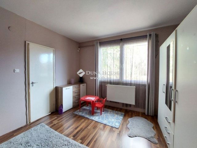 Eladó családi ház, Szigethalmon 130 M Ft, 5+5 szobás