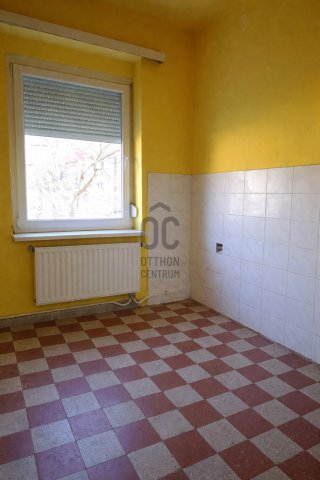 Eladó téglalakás, Oroszlányban 24 M Ft, 2 szobás