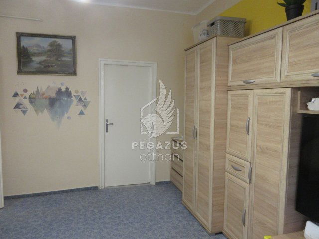 Eladó téglalakás, Ózdon 8.6 M Ft, 2 szobás