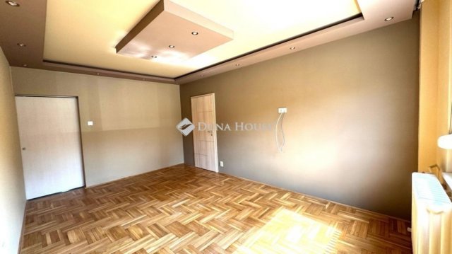 Kiadó panellakás, albérlet, Debrecenben 220 E Ft / hó, 3 szobás