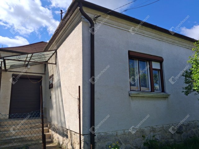 Eladó családi ház, Komáromban 44.9 M Ft, 3 szobás