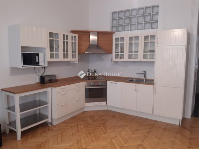 Eladó téglalakás, Budapesten, VI. kerületben 124.9 M Ft