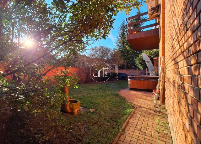 Eladó téglalakás, Szegeden 100 M Ft, 5 szobás