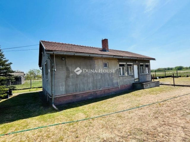 Eladó családi ház, Tápiószentmártonon 29.9 M Ft, 4 szobás