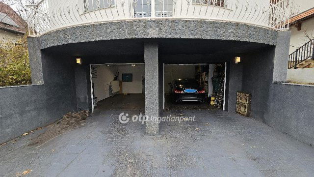 Eladó családi ház, Velencén 165 M Ft, 5 szobás