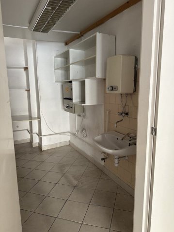Kiadó üzlethelyiség, Debrecenben 517 E Ft / hó