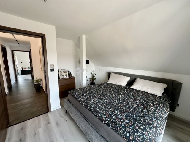 Eladó családi ház, Tiszakécskén 94.9 M Ft, 5 szobás