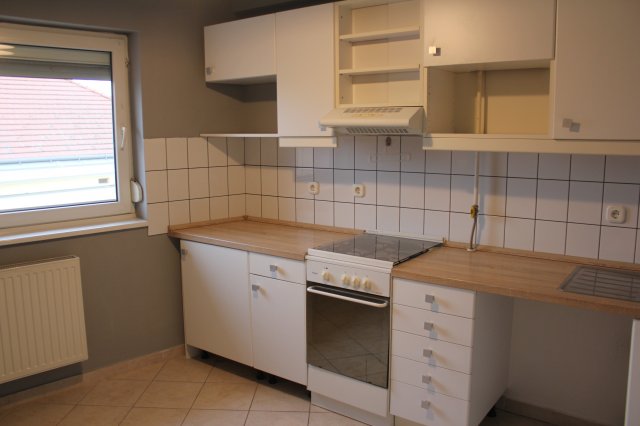 Kiadó téglalakás, albérlet, Kapuváron, Fő téren 170 E Ft / hó